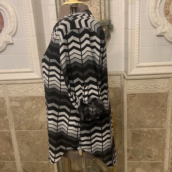 Cato Woman. Size 18/20W. Semi Sheer. Roll Tab Sleeve. Center Back Pleat. B40 - Picture 2 of 6